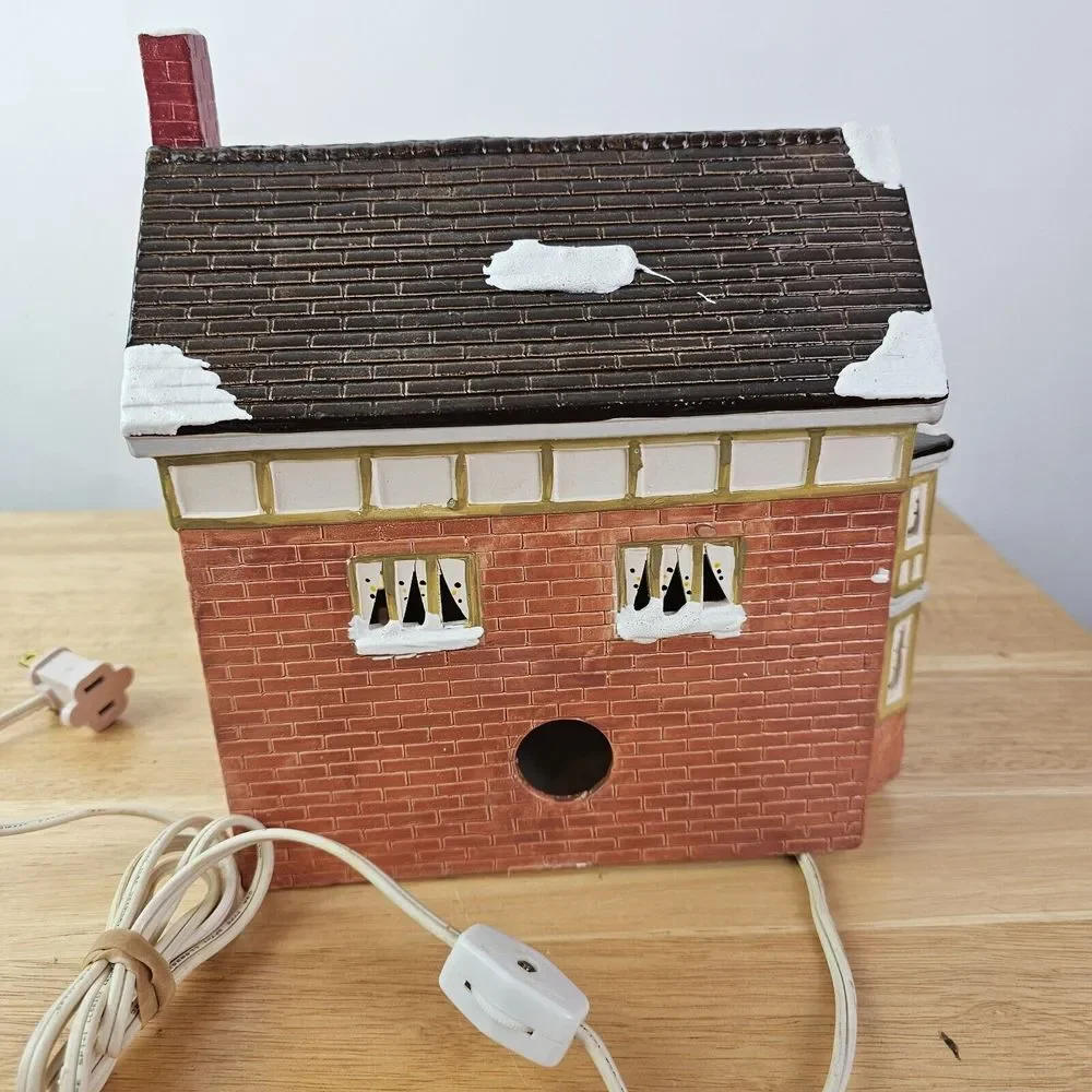 Yuletide Snow Hamlet Calgary‎ Mansion 1986 House Light & Cord Vintage Victorian